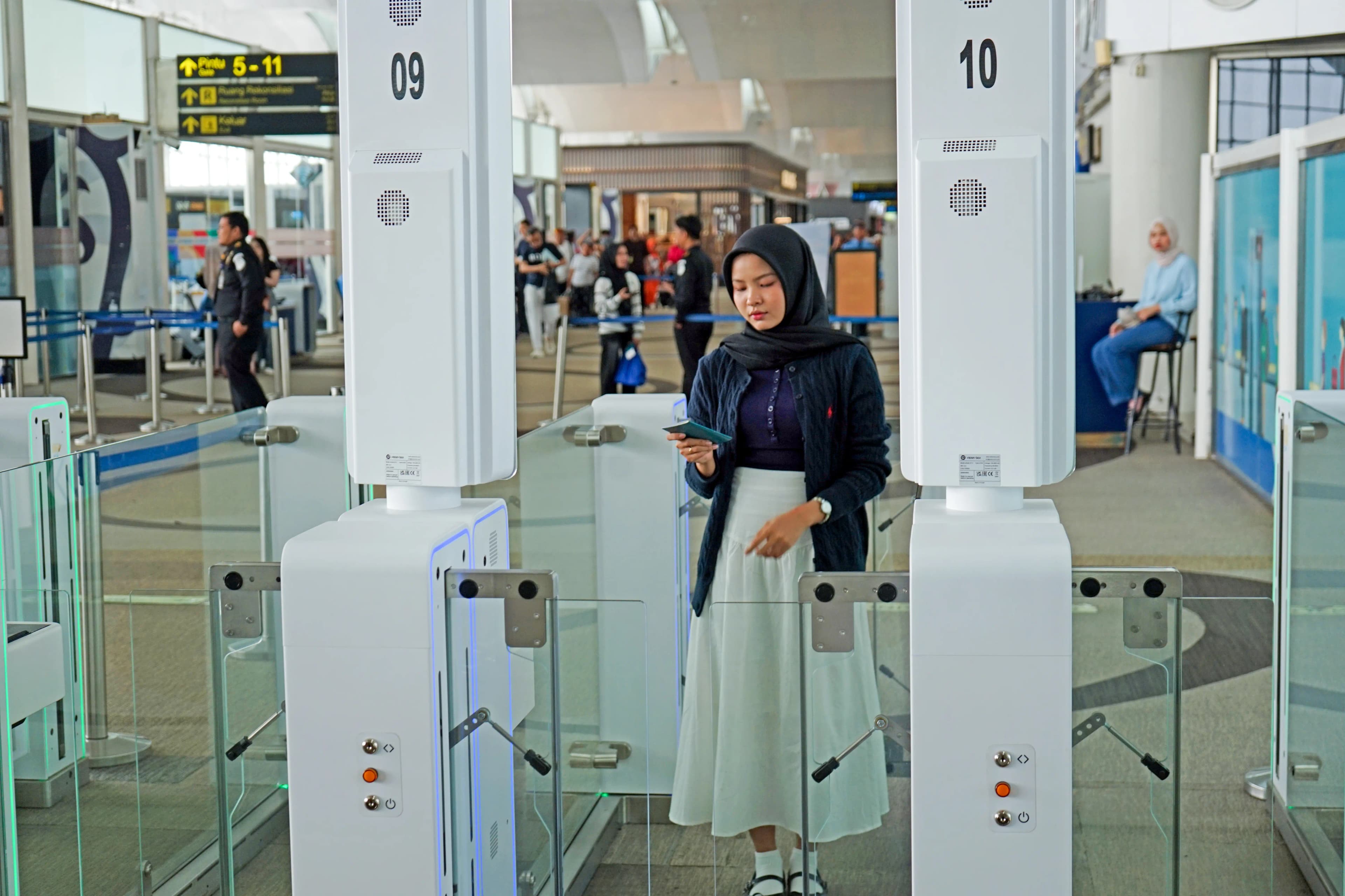 Autogate imigrasi Bandara Kualanamu